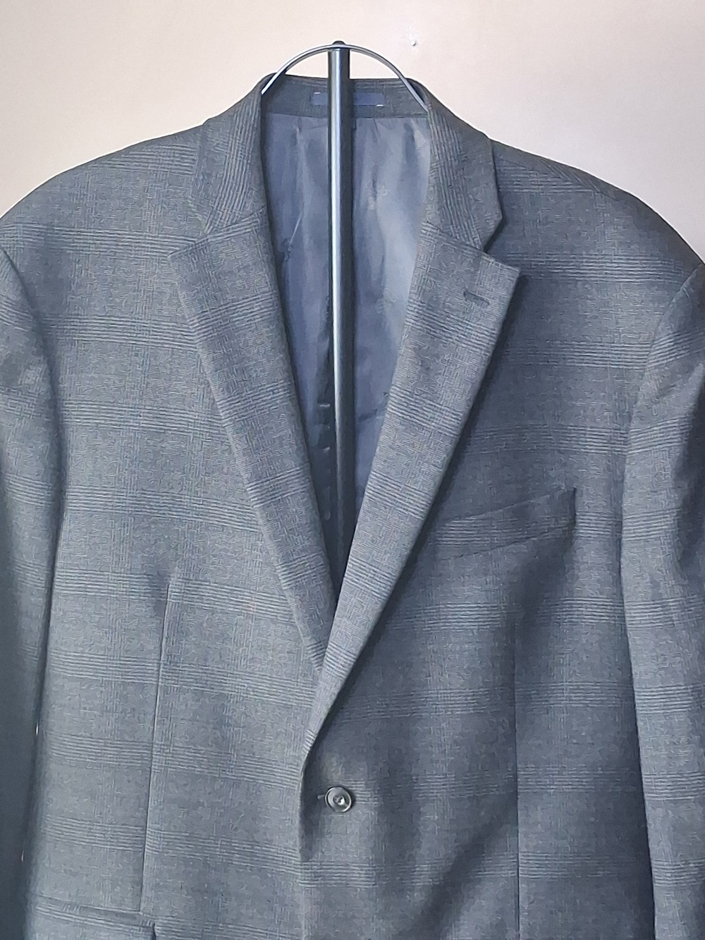 Jos. A. Bank 1905 Tailored Fit Gray & Black Plaid Sports Coat; Sz 46L & 40 Waist - Picture 2 of 9
